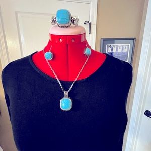 Costume Jewelry set. Lightweight. Blue turquoise and silver tone look.